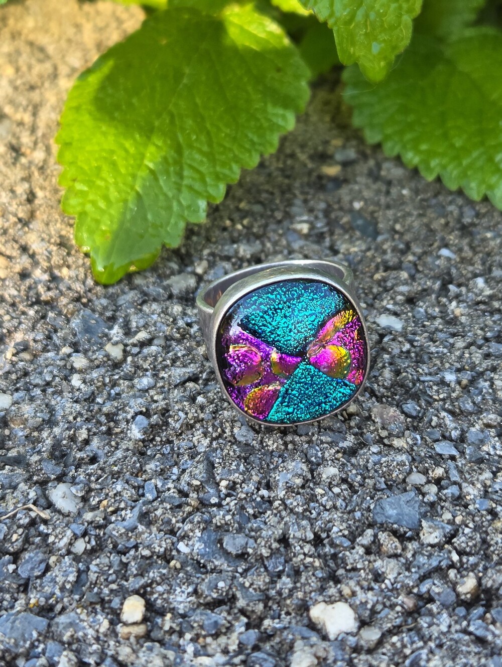 Vintage Sterling Silver Dichroic Glass Ring. Size 8.